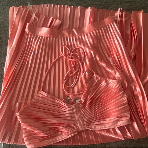 Meshki Pleated Set. - Picture 5 of 8